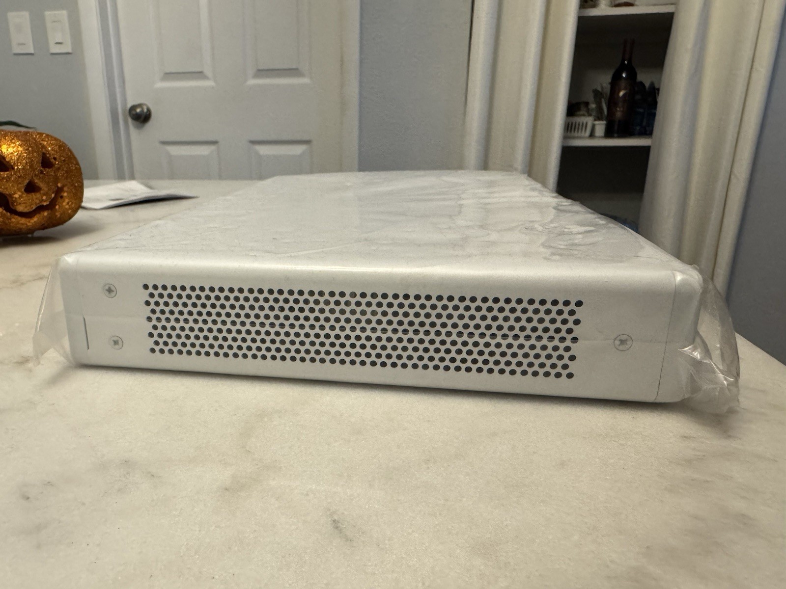 как выглядит Sophos XGS 128w Rev.2  BRAND NEW SEALED Unregistered Serial WiFi Model фото