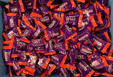 CADBURY ROSES CHOCOLATE CHOOSE COLOUR & AMOUNT CHRISTMAS GIFT IDEA DATED 08/2027