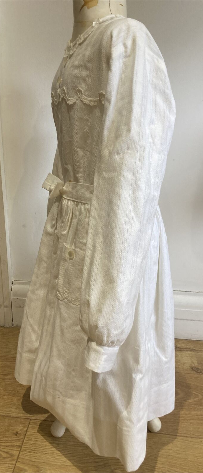 Vintage 1950s/60s Holy Communion Dress, Veil, Headpiece & 2 pairs of Gloves 3