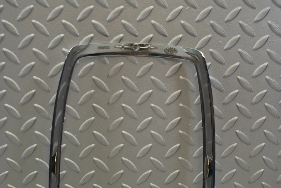 ♥3144♂ Mercedes-Benz W115 220D marco de faro cromado envolvente Foto 4 de 4