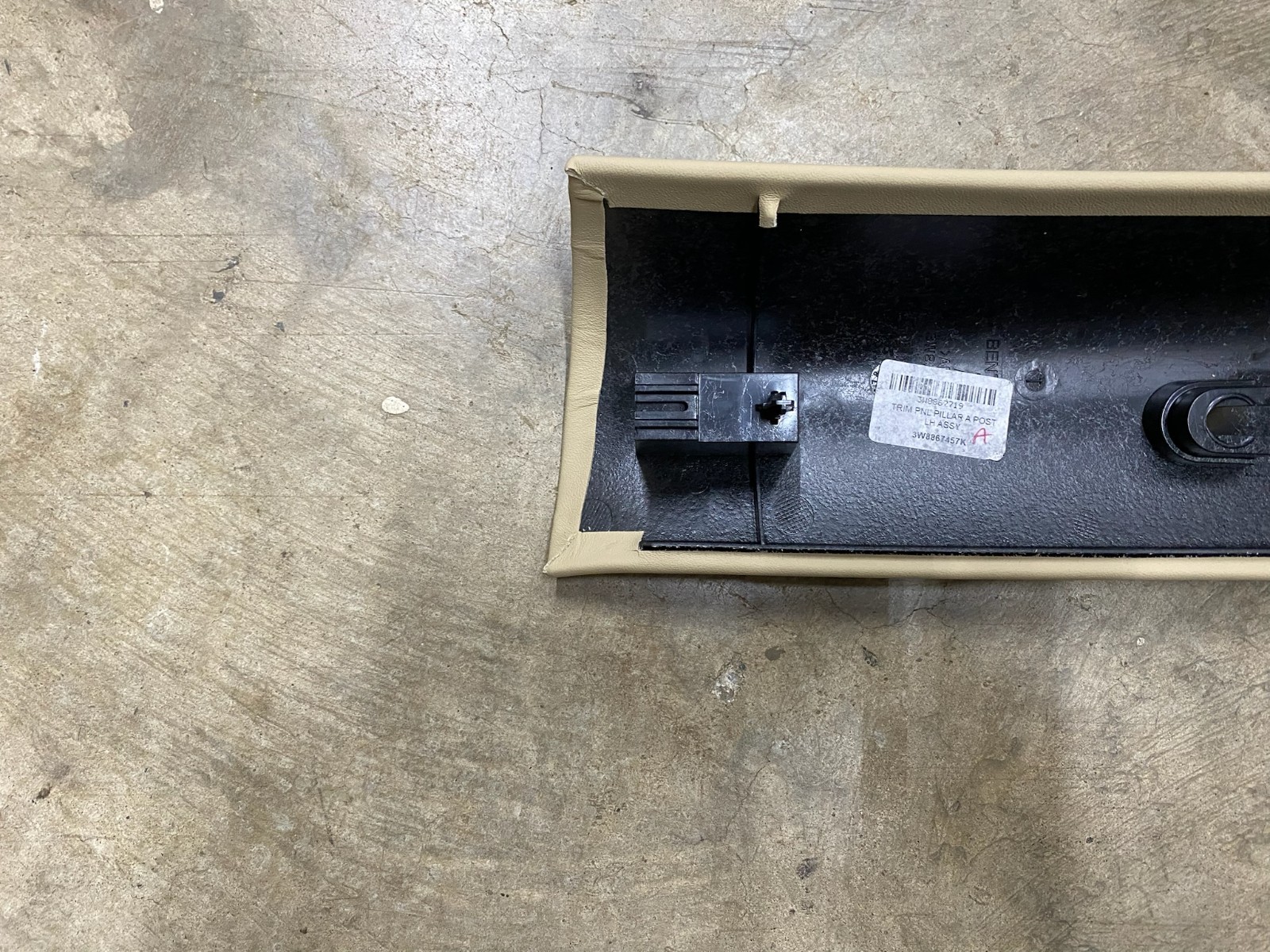 Bentley Continental GT 2011-2018 Front Left Pillar cover Tan P/N 3W8867233