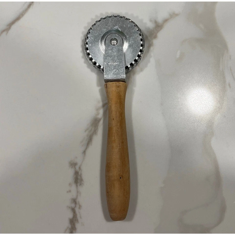 Vintage Pastry Crimper Ravioli Cutter Fluted Edge Wheel Taiwan Wood Handle - Image 2 of 3
