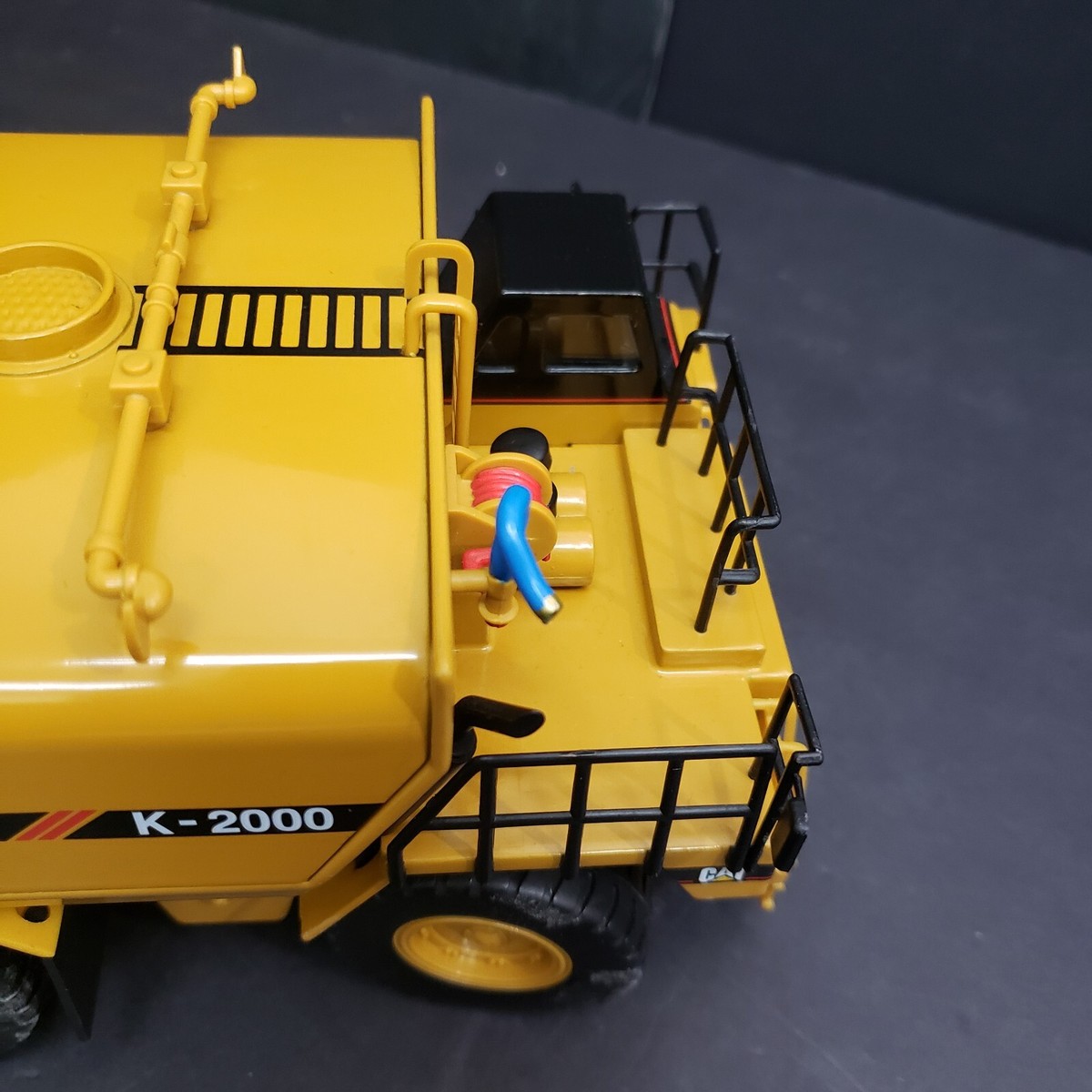 重機　ミニチュア　1/50CAT　777D OFF˗HIGHWAY　TRUCK CAT CATERPILLAR 777D OFF-HIGHWAY TRUCK 1:50 SCALE MODEL