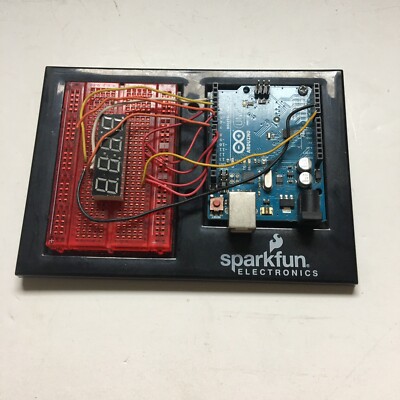 SparkFun Electronics station + Arduino Uno SMD + Breadboard Segment display