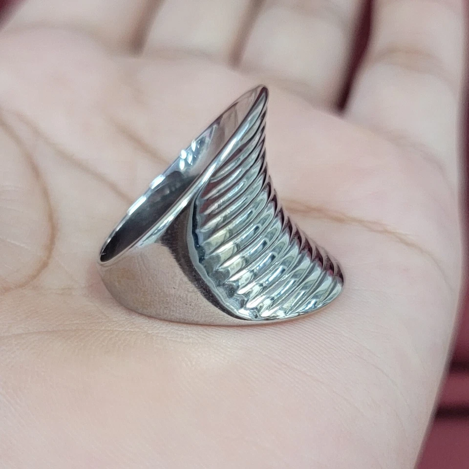 Anillo de diseño de silla acanalada de acero inoxidable QVC Steel by Design talla 8 Foto 4 de 4