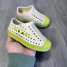 NATIVE Star Wars Baby Yoda Jefferson Slip On Shoes EUC Youth Size C 8