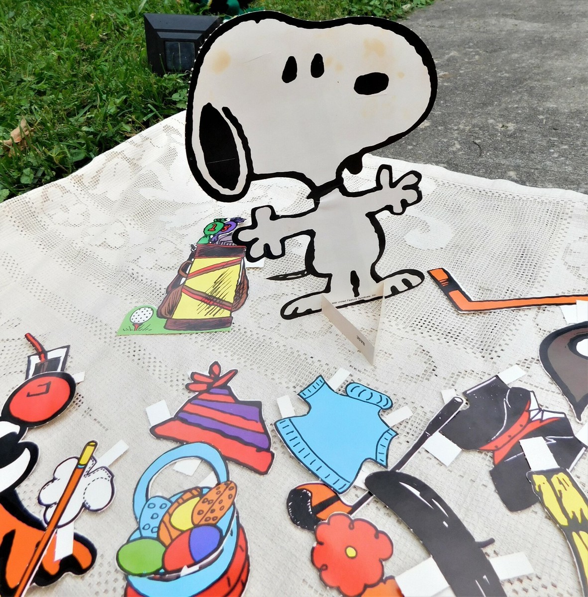 VINTAGE 1982 SNOOPY DISGUISE KIT PAPER DOLL DRESS HIM UP IN VINTAGE 1982 SNOOPY DISGUISE KIT PAPER DOLL DRESS HIM UP IN