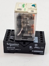 SCHNEIDER ELECTRIC RELAY RUMC3AB2BD with RUZC3M socket