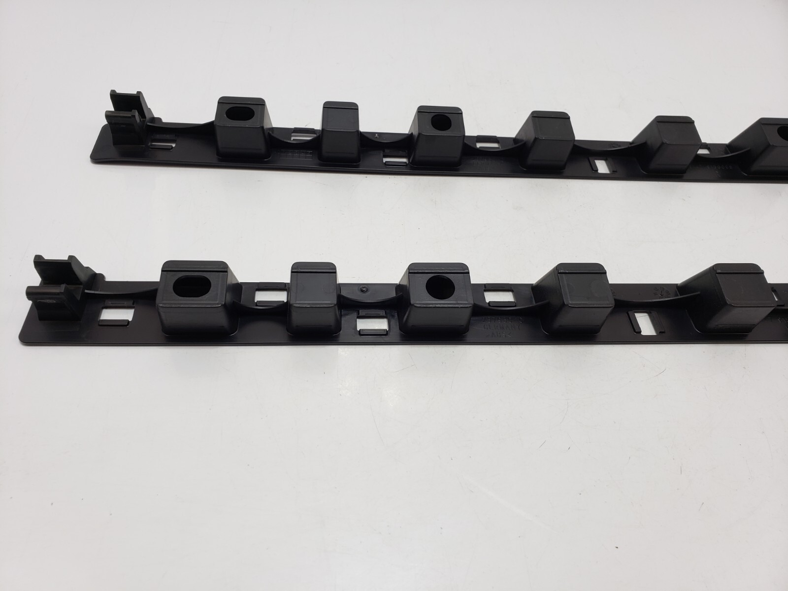 ✅ 10-14 OEM Rolls-Royce Ghost RR4 Front Left Right Side Door Sill Cover Bracket