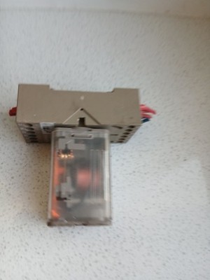 KUHNKE  UF3b-230VACN 6174 | RELAIS MIT SOCKEL z396