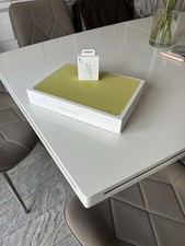 MacBook Neo Zitrus 256 GB | QWERTZ Layout | nur 3 Stunden benutzt, wie neu