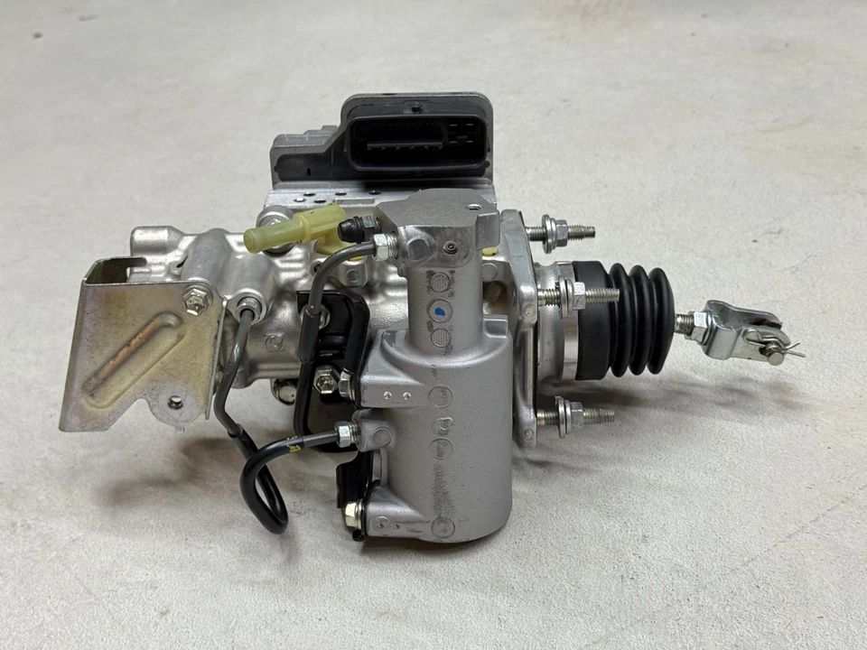 2013-2015 Toyota Prius C подлинный тормоз главный цилиндр ABS насос 47210-52220 - Изображение 3 из 4