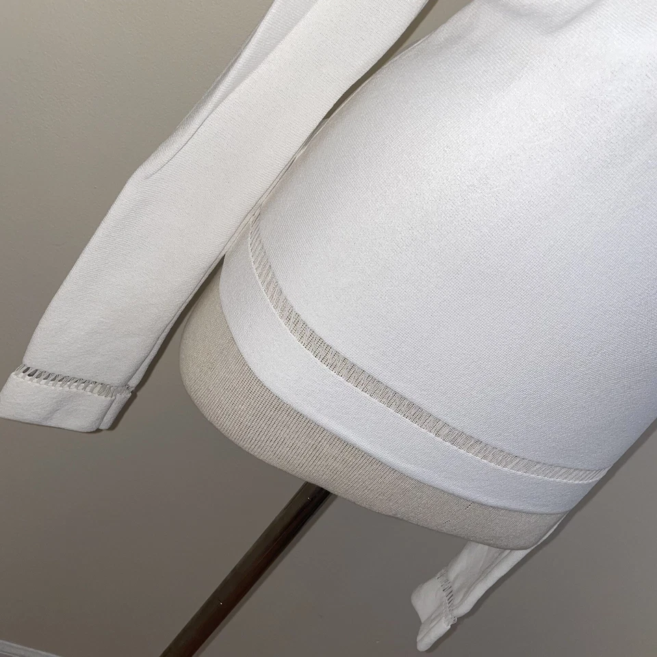 Suéter Asos One Day alto branco gola simulada com detalhe de gaiola tamanho pequeno - Imagem 3 de 4