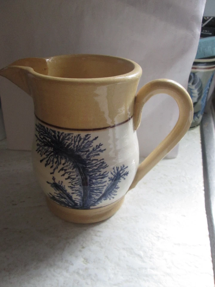 EAST KNOLL CT POTTERY YELLOW WARE LARGE PITCHER SEAWEED FEATHER MOCHA VINTAGE - Image 4 of 4