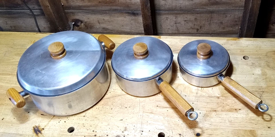 Vintage Mirro USA Non-Stick Aluminum Pans Wooden Handle w/ Lids - Image 2 of 4