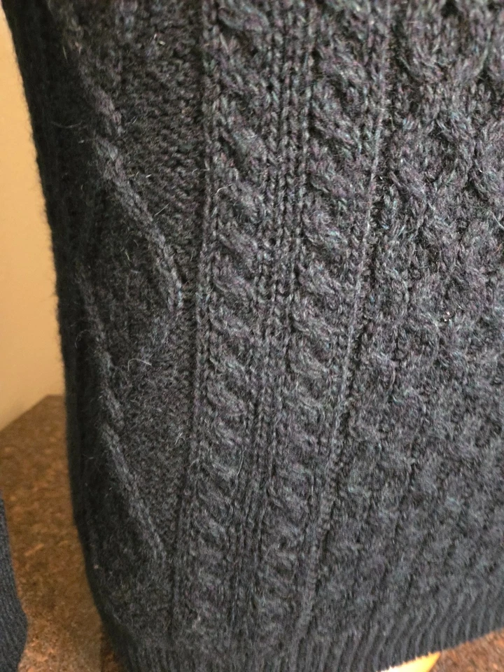 ARAN CRAFTS Hombre Pescador Irlandés Tejido Cuello Redondo SUÉTER, Talla M Usado en Excelente Condición Foto 3 de 4