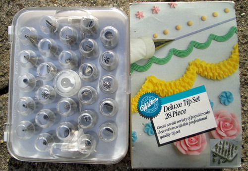UNUSED Wilton Deluxe Tip Decorating Kit 28 Pieces & Plastic Storage Case 1987