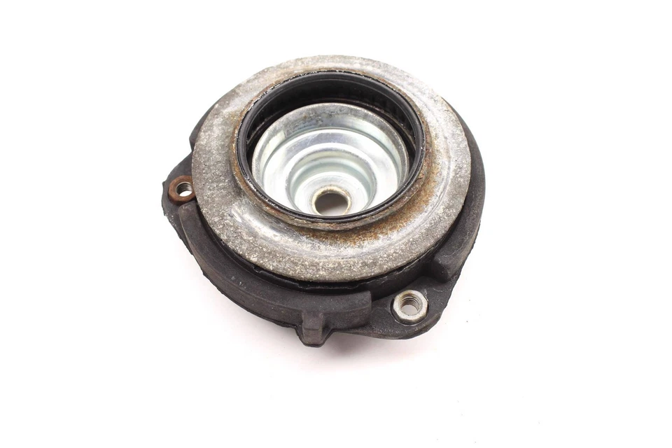 VW R32 2008 - Buje de montaje de puntal superior delantero 1K0412331C Foto 2 de 3