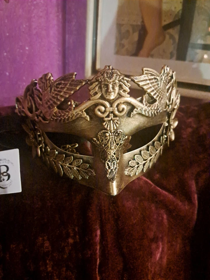 女式服装 Maxi Maroon 撕裂天鹅绒连衣裙 L 码带金色面具   — 第 3/4 张图片