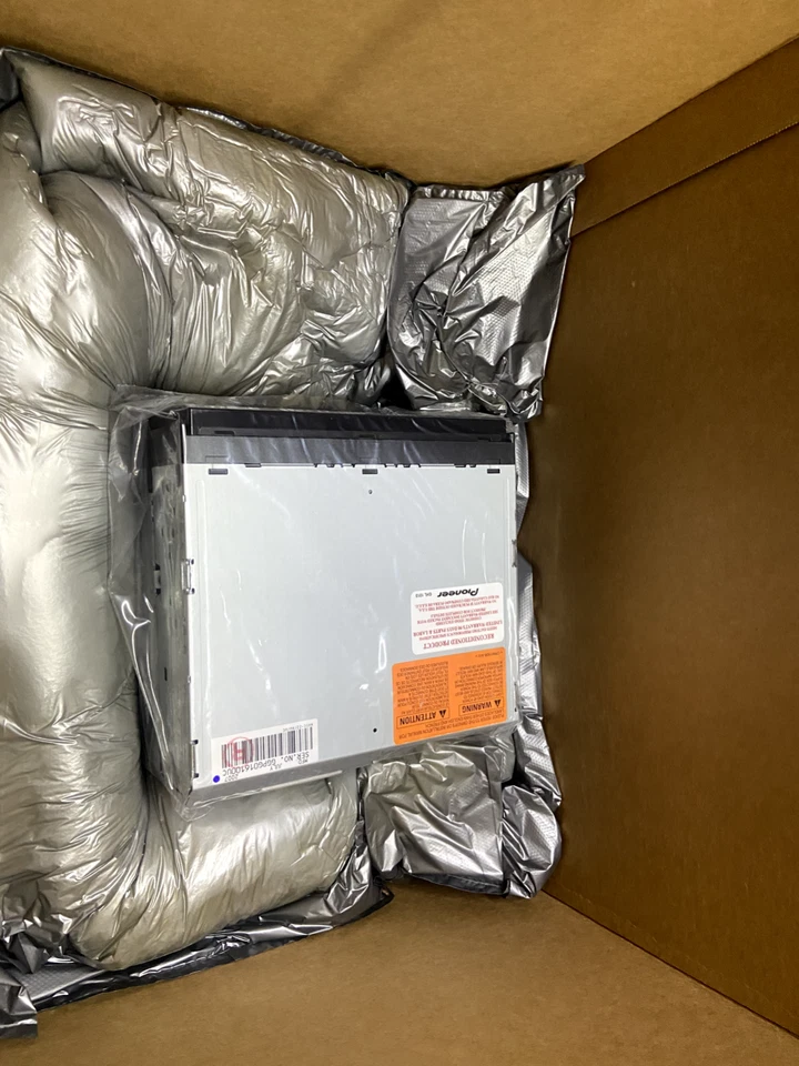 PIONEER AVIC-Z2 IN-DASH NAVIGATION/DVD RECEIVER REFURBISHED WITH ND-BT1 ADAPTER - Image 3 of 4