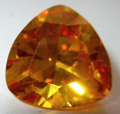 1 Cubic Zirkonia 8 x 8 x 8 mm, Trillion, Gold, Facetten, synthetischer Edelstein