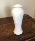 Vintage Ivory Ribbon Haeger Pottery Vase 980   8.5”