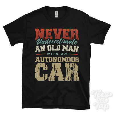 UNTERSCHÄTZE NIEMALS EINEN ALTEN MANN MIT AUTONOMEN AUTO LUSTIGES T-SHIRT IDEALES GESCHENK