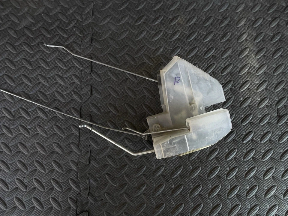 Actuador de cierre de puerta Toyota T100 93-98 pasajero lado derecho manual OEM Foto 2 de 4