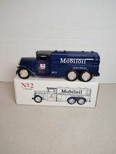 1/34 ERTL MOBIL OIL FUEL TANKER 2 1930 DIAMOND T BANK DIE CAST LIMITED EDITION