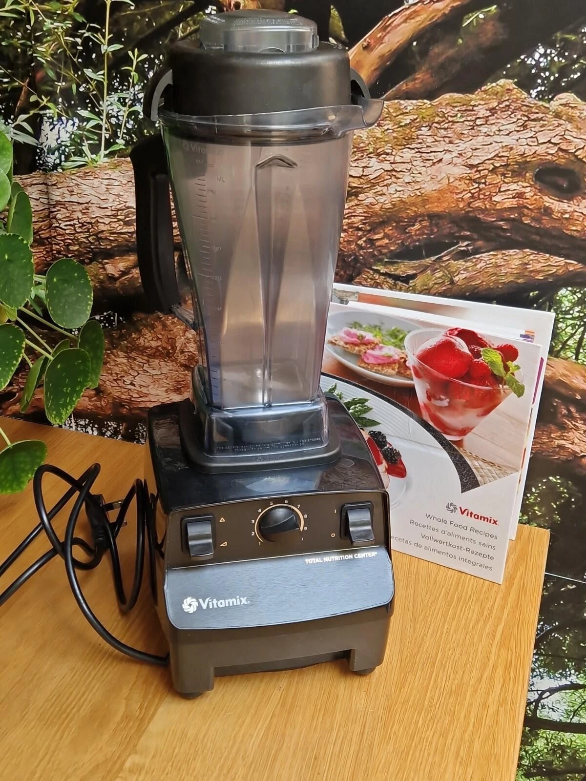 Vitamix Creations Blender + 2 Litre Wet Container & Recipe Book + - VM0109
Opens in a new window or