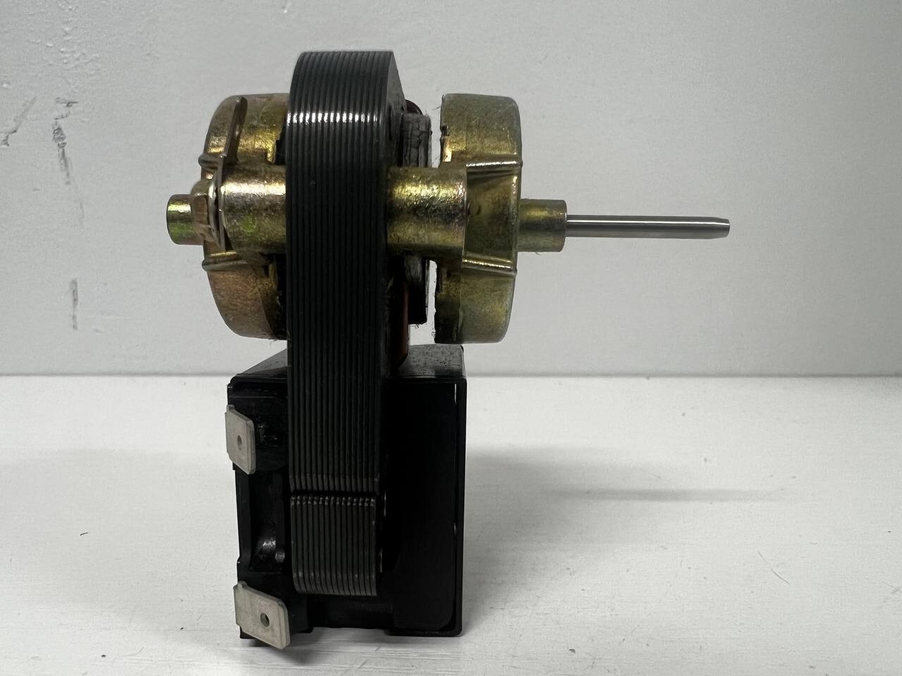 Genuine OEM Whirlpool Refrigerator Evaporator Fan Motor 61001939  