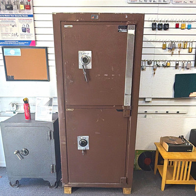 Allied Safe & Vault Co. D-1614 2 door TL30/TL15 Insurable safe ￼