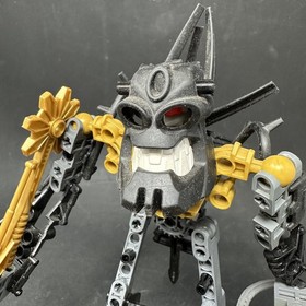 LEGO Bionicle Piraka Reidak 8900 Vezok 8902 w Light-Up Eyes Zamor Ball Lot of 2