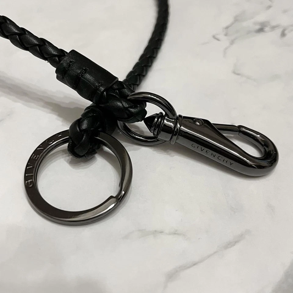 Corrente de carteira trançada de couro Givenchy preta 63cm com estampa de marca extremidades de metal - Imagem 2 de 2