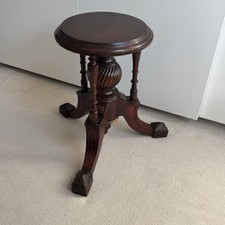 Antiker Klavierhocker aus geschnitztem Nussbaum