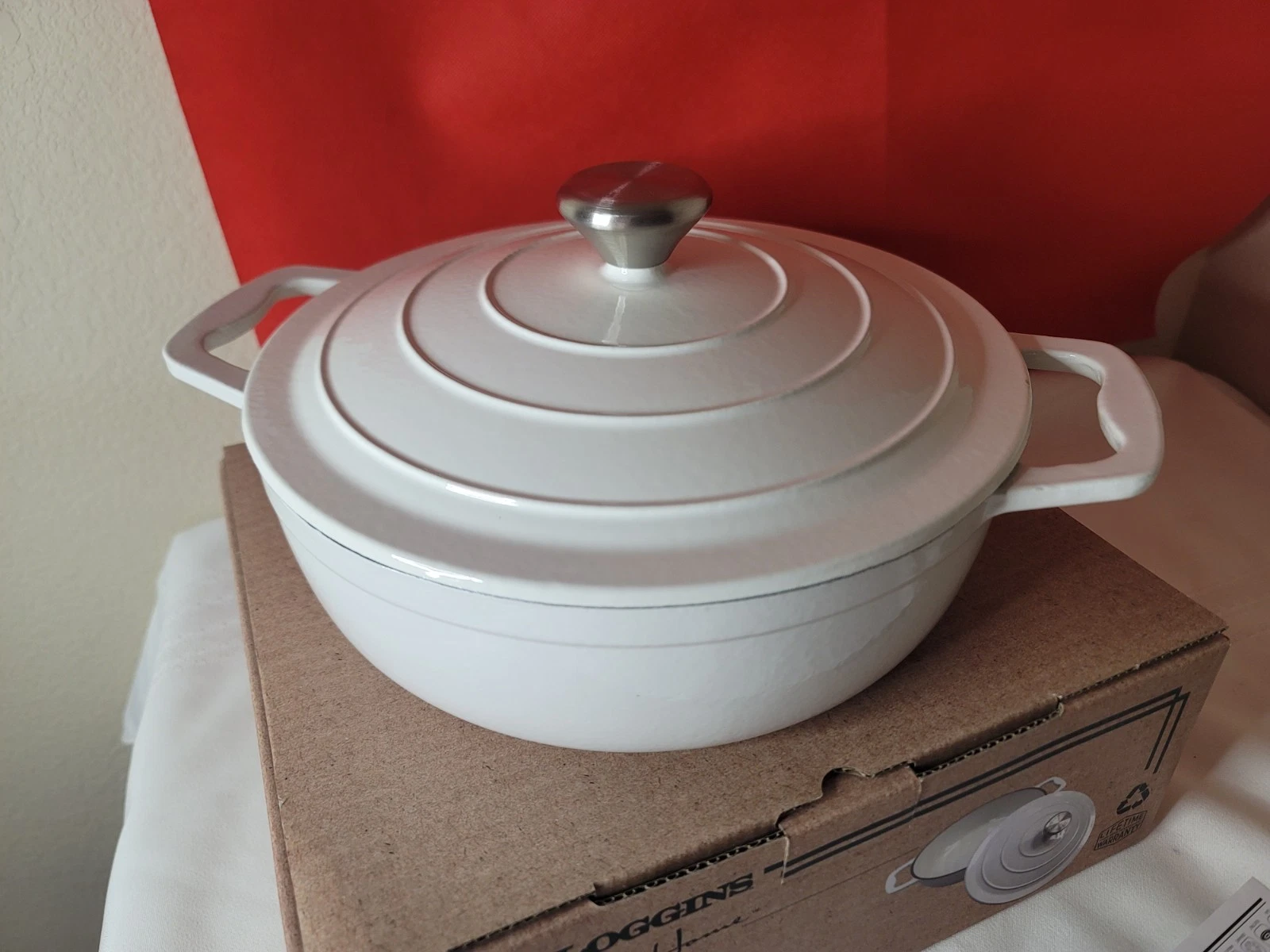 KENNY LOGGINS; 3.5 QT CAST IRON WHITE ENAMELED DEEP ROASTER with LID New in Box