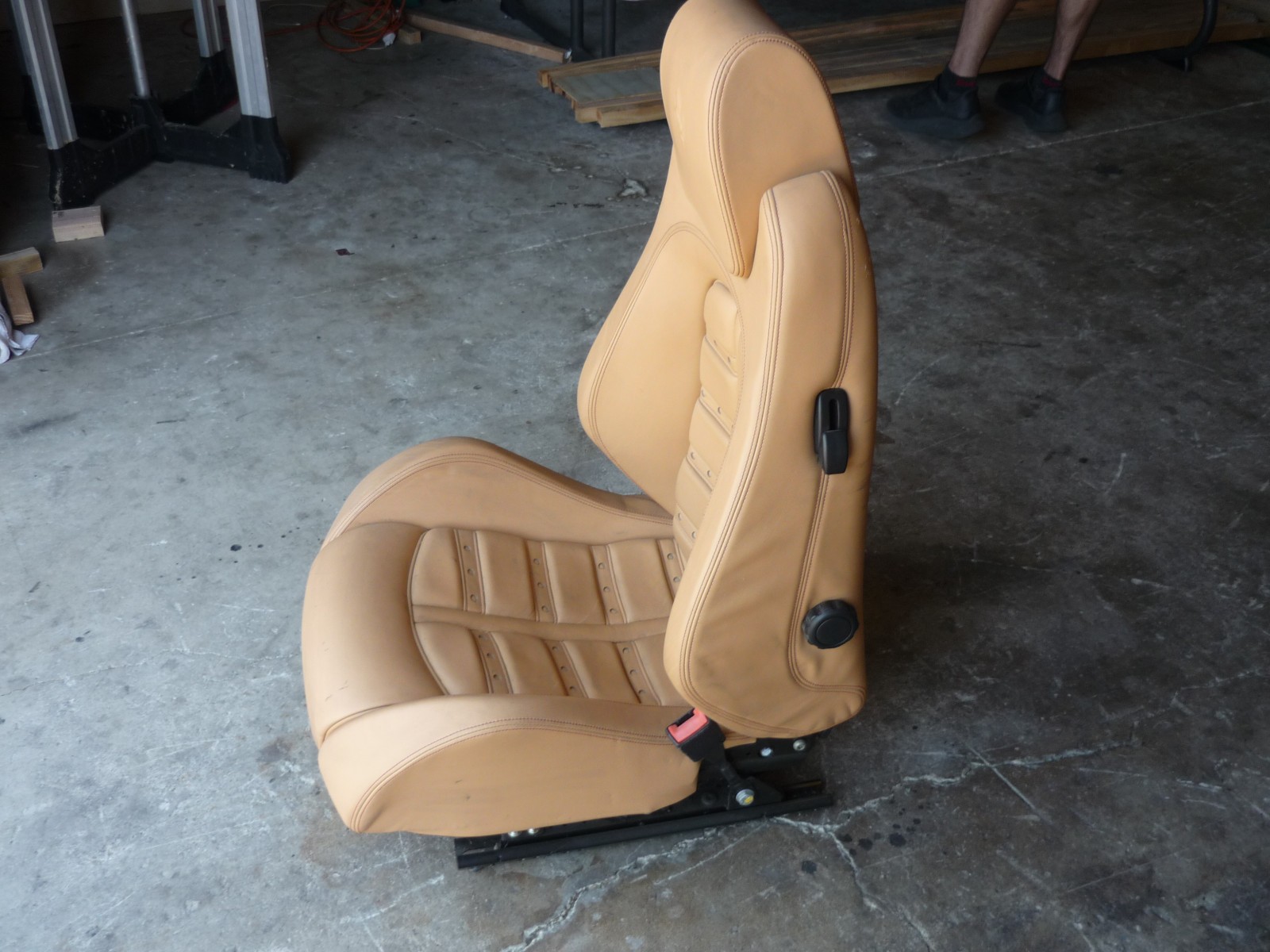 Ferrari F430 - RH Passenger Seat /Daytona -P/N 69150700
