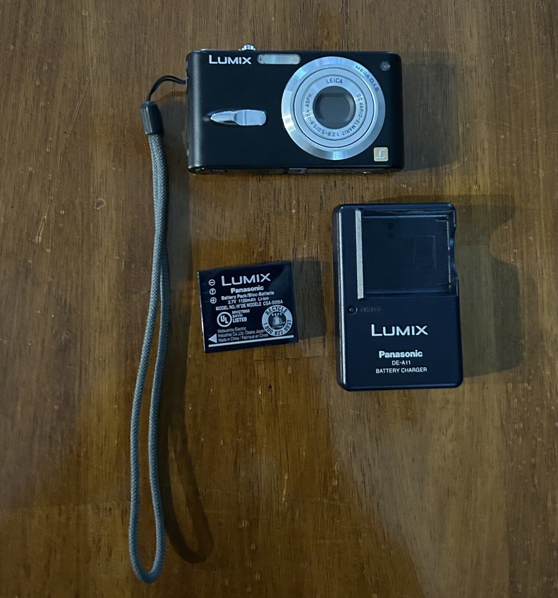Panasonic LUMIX DMC-FX3 6.0MP Digital Camera - Silver for