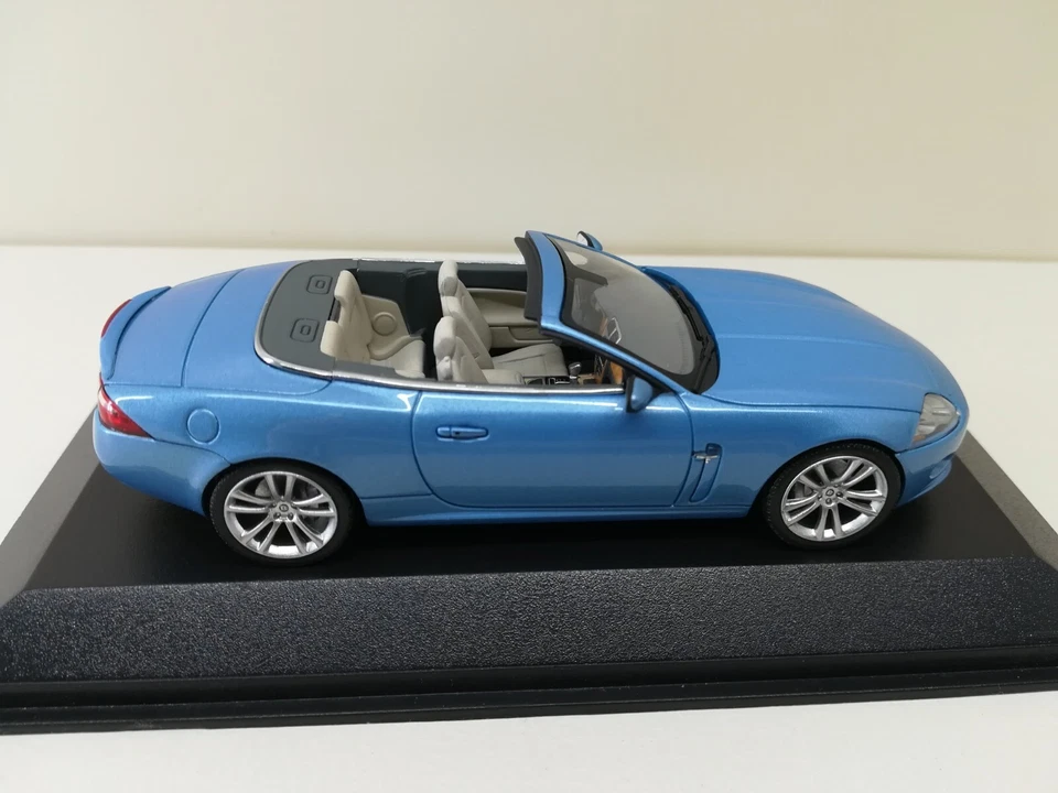 MINICHAMPS 1:43 - JAGUAR XK Convertible 2006 - Immagine 3 di 4