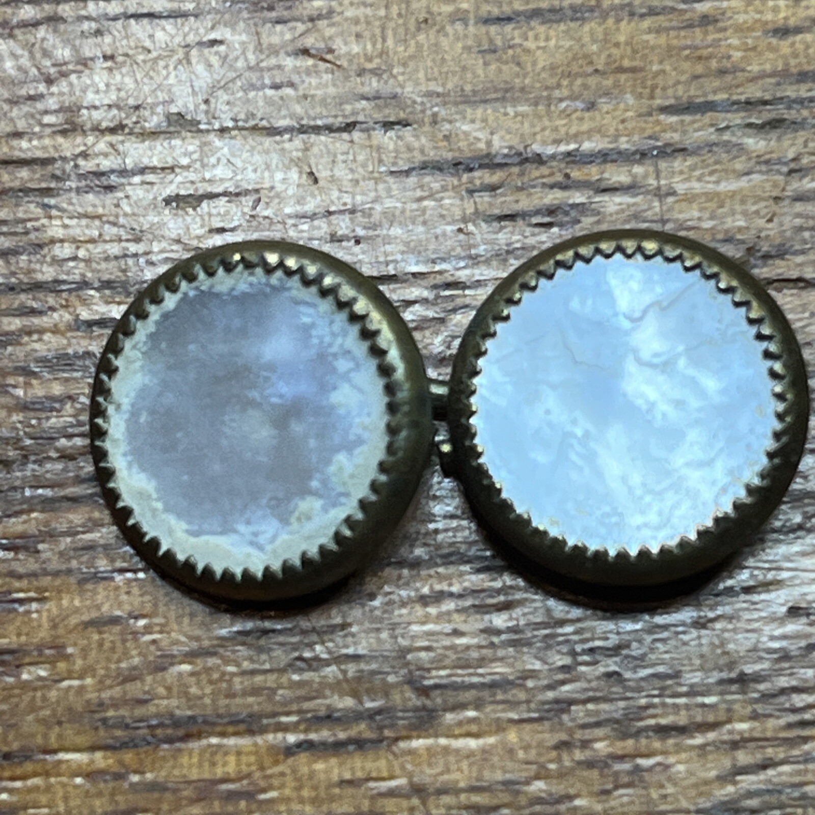 Single cuff button cufflink mother pearl with a g… - image 4