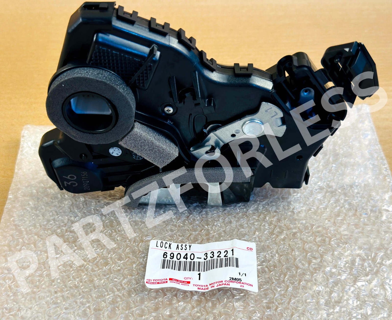 69040-33221 TOYOTA GENUINE LOCK ASSY, FRONT DOOR W/MOTOR, LH  