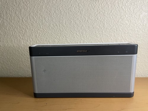 Altoparlante Bluetooth Bose SoundLink III argento 414255 con custodia alimentatore testato - Foto 5 di 10