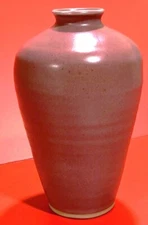 VINTAGE JUGTOWN 6.25 inch MAUVE/ROSE VASE - SIGNED 'SHELTON 94'