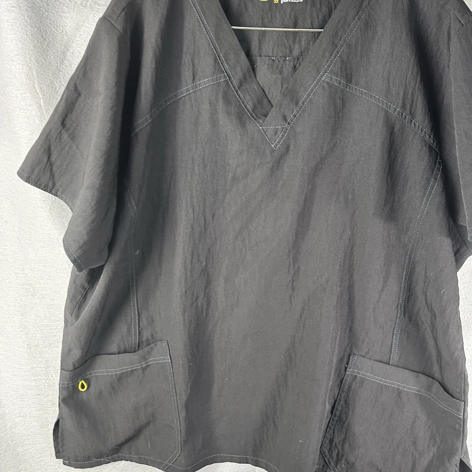 Blusa Médica Estampada Wonder Wink Four Elástica 4 Negra Cuello en V para Mujer 3XL Enfermera Foto 2 de 4