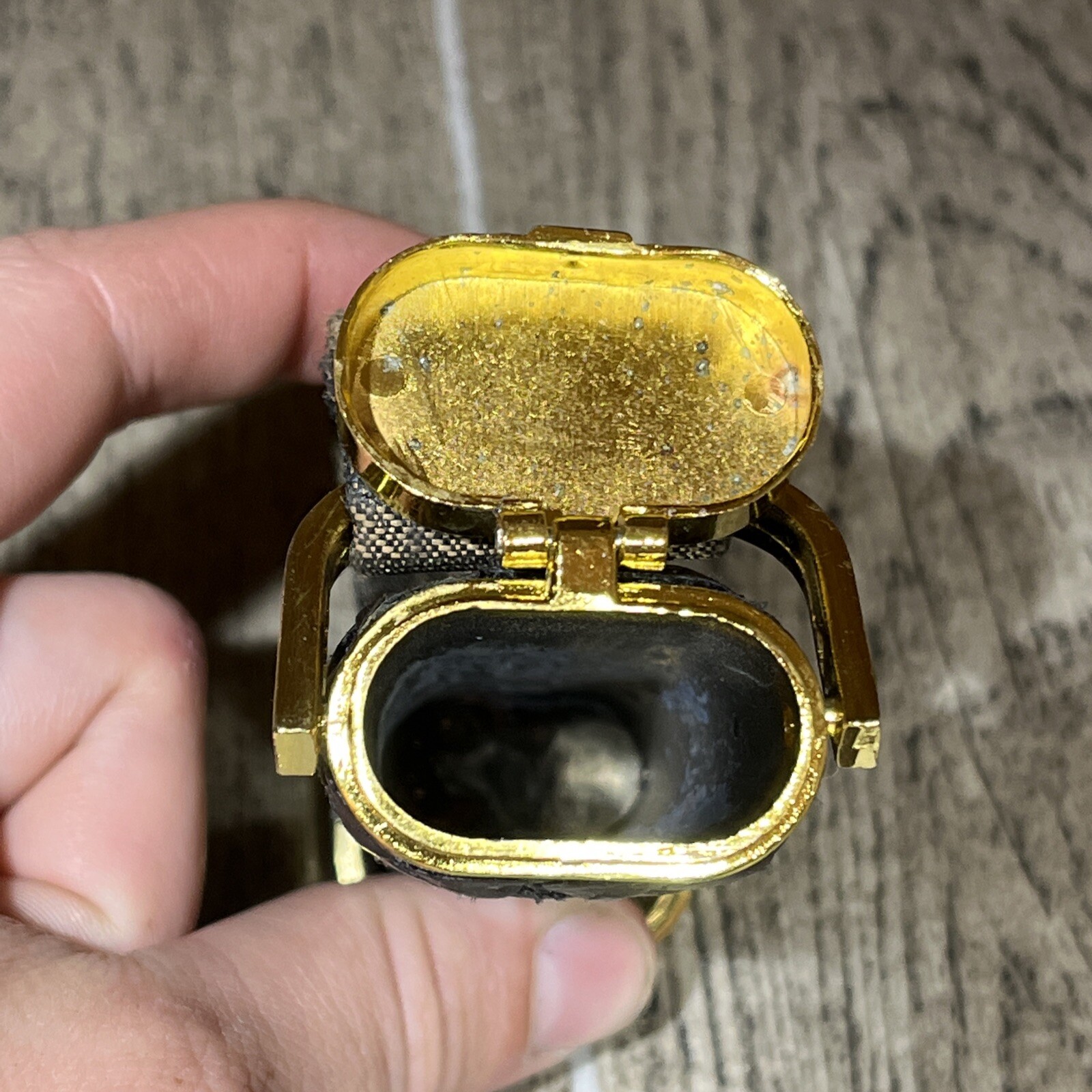 VINTAGE FENDI GOLD TONE & LEATHER CIGARETTE LIGHTER HOLDER JM540