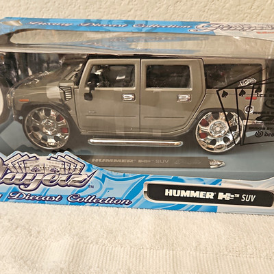 Maisto Playerz 1:18 Hummer H2 SUV Diecast Model Car Gray Special Edition