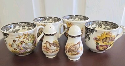 Palissy Royal Worcester 4 Tassen und Salz und Pfeffer mit Spielvögeln.