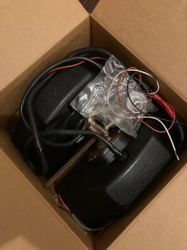 New Headlight Set Grote 64261-4 Open Box - Picture 1 of 2