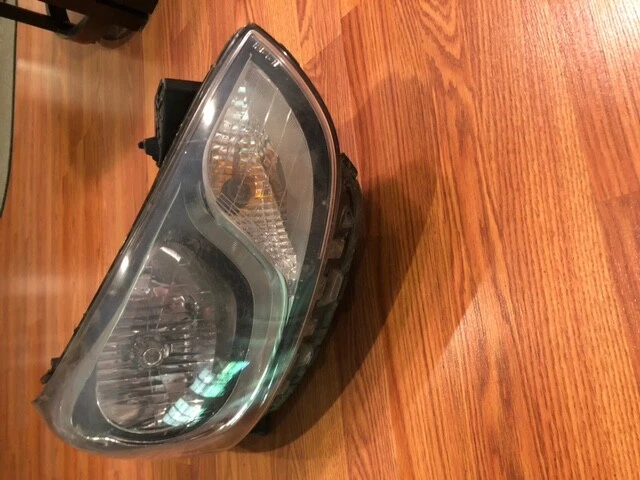 车头灯总成右 TYC 20-12693-00 — 第 3/3 张图片