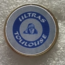 TOULOUSE ULTRAS PIN BADGE GILT-METAL MOUNT CLEAR VIEW DOME COVER.